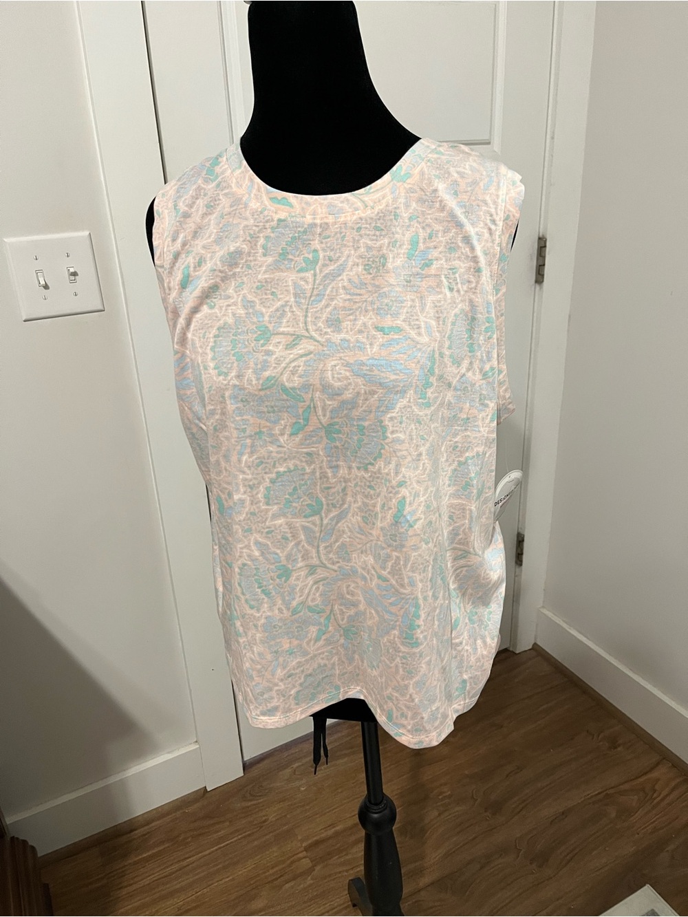Magellan Women's XL Sleeveless Floral Print Tank Top in Pastel Blue and Cream